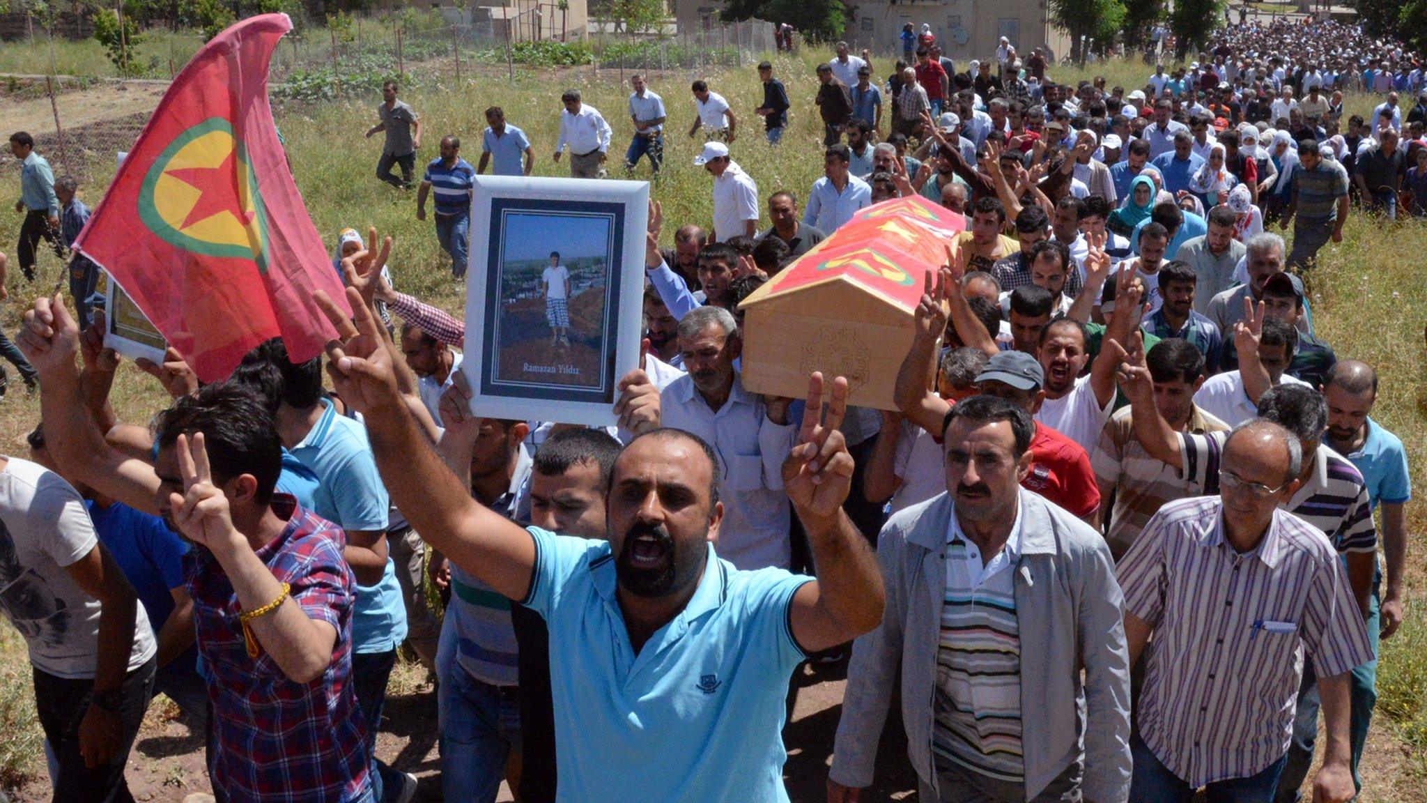 People carry the coffin of Ramazan Yildiz, one of the people killed in explosions on Friday, during his burial in Diyarbakir, Turkey (6 June 2015)