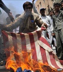 Pakistan protest against the US and the Taliban in Karachi on 19 June 2009