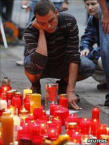 Candles lit to remember victims of the crush in Duisburg 25.7.10