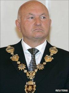 Yuri Luzhkov receives his Moscow mayoral chain during his re-inauguration ceremony, 2007