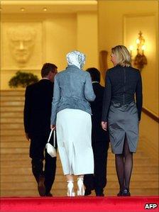 The wives of the Turkish (left) and German presidents follow their husbands into the Cankaya Presidential Palace in Ankara, 19 October