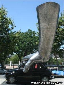 Image of Lorenzo Quinn's sculpture 'Vroom Vroom'