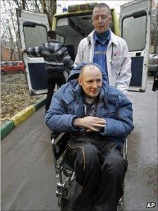 Mikhail Beketov arrives at the court in Khimki in a wheelchair, 9 November