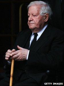 Former German Chancellor Helmut Schmidt, at a memorial service for his wife Loki in Hamburg, 1 November