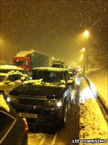 Stranded cars on M6