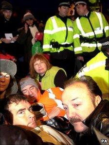 Sheridan and George Galloway form a blockade of Faslane in 2001