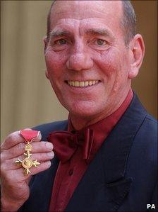 Pete Postlethwaite