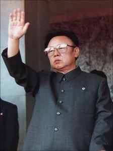 Kim Jong-il raising his hand