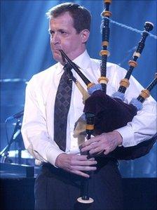 Alastair Campbell playing bagpipes on BBC Parkinson programme