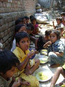 Bihar children being fed under a government scheme