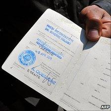 Tunisian holds new Italian residence permit, 21 Apr 11