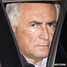 IMF Managing Director Dominique Strauss-Kahn leaves a New York police station (15 May 2011)