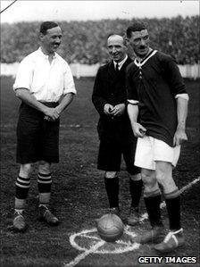 Captains Billy Meredith of Wales (right) and Knight of England toss up before their international match on 11 October, 1919