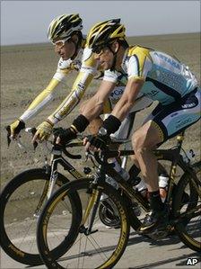 George Hincapie (L) and Lance Armstrong (2009)