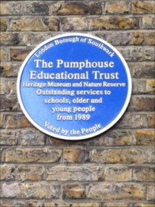 A blue plaque on the Pumphouse Museum in Rotherhithe