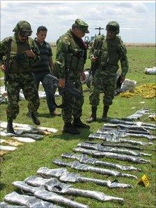 Soldiers inspect seized weapons in Arauca