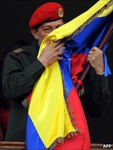 Hugo Chavez kisses Venezuelan flag on palace balcony - 4 July