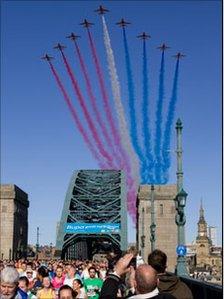 Red Arrows flying over the Tyne Bridge Photo: John Thirwall