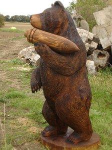 Carved mascot of the bear cub 'Wojtek'