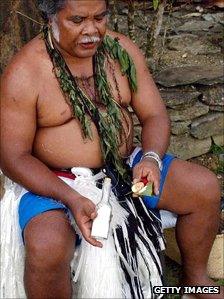 Islander prepares betel nut