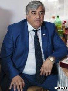 Chechen poet Ruslan Akhtakhanov file picture 3 October 2001