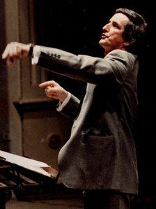 Clive Wearing conducting the Europa Singers in Arezzo, Italy, 1984