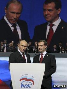 Russian Prime Minister Vladimir Putin (L)with President Dmitry Medvedev (27 Nov 2011)