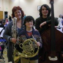 (l-r) Sarah, Zuzu and Max Hanley