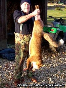 Alan Hepworth with fox [Pic: Central Scotland News Agency]