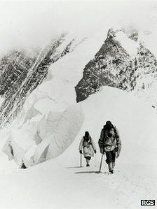 Two explorers take part in the 1922 expedition