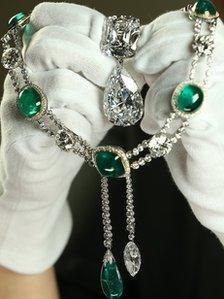 The Cullinan III and IV brooch and the Cullinan VII Delhi Durbar necklace and Cullinan pendant