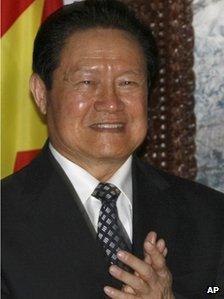 China's security chief Zhou Yongkang applauds after signing an agreement on economic cooperation with Nepal, in Kathmandu, Nepal. August 16, 2011 (file photo).