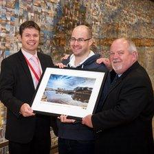 Winner Ed Bookless (centre), with Metro’s Steve Rowell (left) and David Wood (right), chairman of the ITA