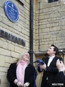 A blue plaque to honour Robin Gibb is unveiled by his widow Dwina (left) and son Robin-John (right), at their home in Thame