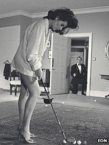 Returning to his London flat, James Bond (SEAN CONNERY) discovers Sylvia (EUNICE GAYSON) practising putting on his living room floor. This is the one of only three times we see the interior of Bond's personal residence.