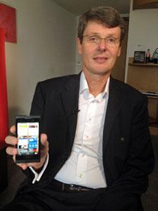 Thorsten Heins with one of his company's new devices