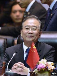 Wen Jiabao smiles as he attends a plenary session of the 9th summit Asia-Europe in Vientiane on November 6