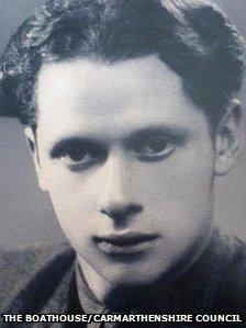 The photograph of Dylan Thomas that was sent into space