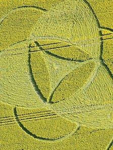 Crop circle at Hannington