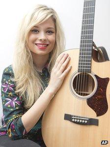 Singer-songwriter Nina Nesbitt