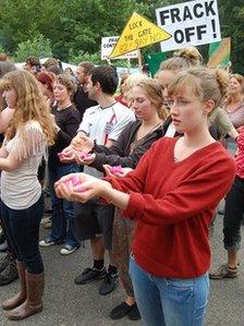 Protesters get ready to meet truck