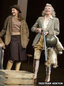 Beth Cooke (Hero) and Vanessa Redgrave (Beatrice) Photo: Tristram Kenton