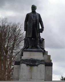 Andrew Carnegie statue