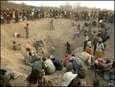 Diamond miners in Zimbabwe