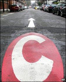 Congestion charge marking on Earls Court Road