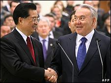 Chinese President Hu Jintao (left) and Kazakh President Nursultan Nazarbayev, 13 Dec 09