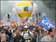 Rally against pension reform in Paris, 27 May 2010