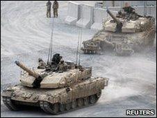 Canadian Leopard 2 tanks south-west of Kandahar City, 15 May 2010.