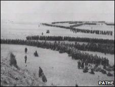 Soldiers lining the beach at Dunkirk