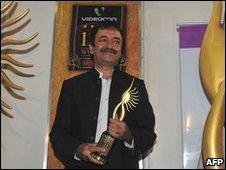 Bollywood director Rajkumar Hirani received an award for his film 3